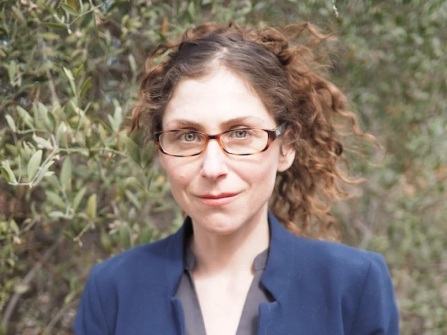 Kaitlin Kratter headshot