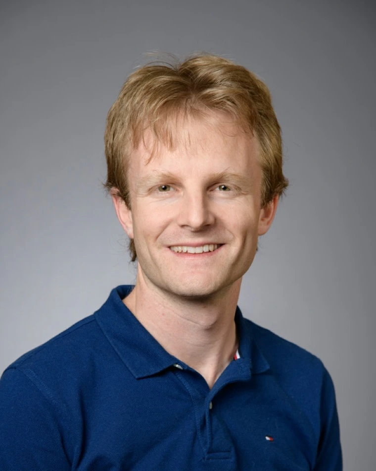 Sam Gralla Headshot